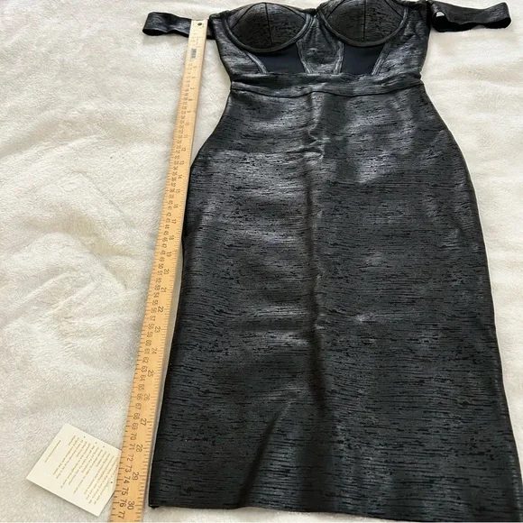 Miss Circle Elegant Black Off-Shoulder Corset Dress - Picture 6 of 16